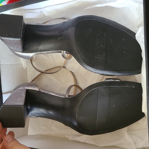 Naturalizer Heels - Picture 3 of 7